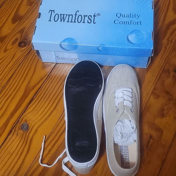 Town forster Sneakers Tan Size 9 Khaki Lace up shoes NWT - Picture 2 of 3